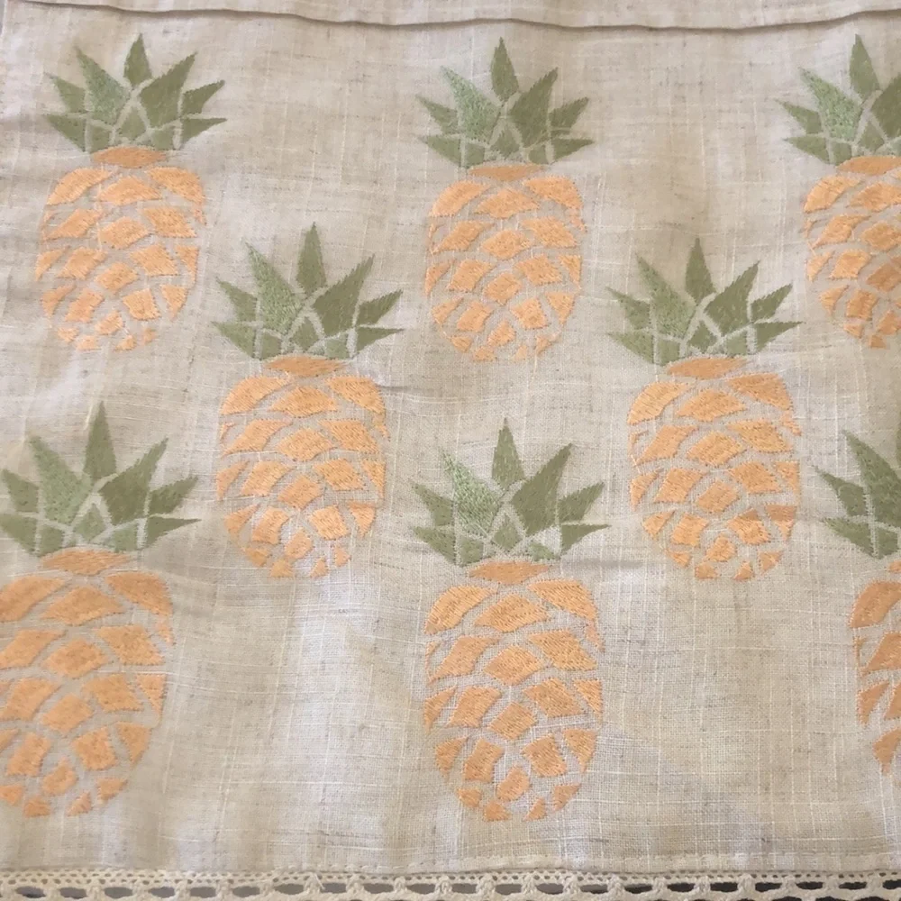 VTG Linen Blend Long Table Runner Embroidered Pineapples Tan Crochet Edge 68X14